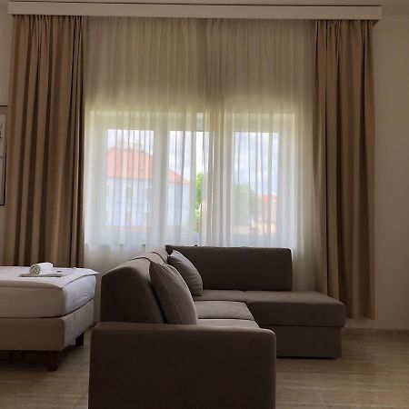 Apartman Za Radnici Valtice Ngoại thất bức ảnh