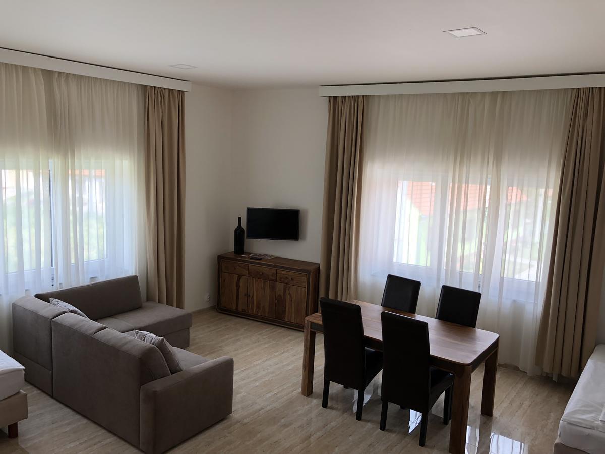 Apartman Za Radnici Valtice Ngoại thất bức ảnh